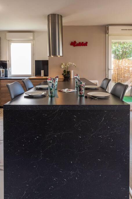 2 Bedrooms- 20' Paris - 25' Disneyland - Wifi *